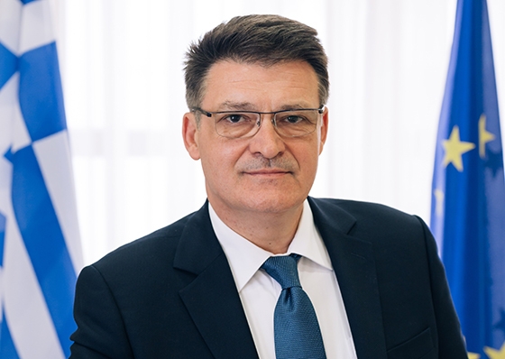 Ο κ. Πέτροβιτς κλείνοντας 9 χρόνια στην θέση του Αντιπεριφερειάρχη θέλησε να ευχαριστήσει την οικογένεια του αλλά και όλους αυτούς που συνεργάστηκε καθημερινά.