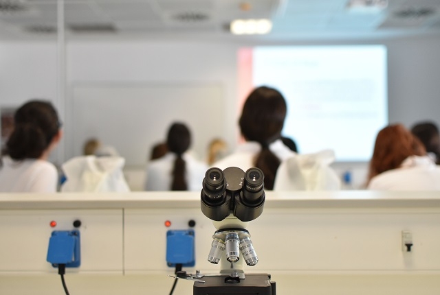 Ο κ.Γλυκός υπηρετεί στο Τμήμα Μοριακής Βιολογίας & Γενετικής 20 χρόνια στην διάρκεια των οποίων σταθερά διακρίνεται τόσο για την υψηλού επιπέδου διδασκαλία του.