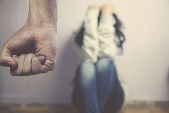 Η θεματολογία επιλέχθηκε λόγω της δυσάρεστης επικαιρότητας που απασχολεί καθημερινά τα δελτία ειδήσεων .