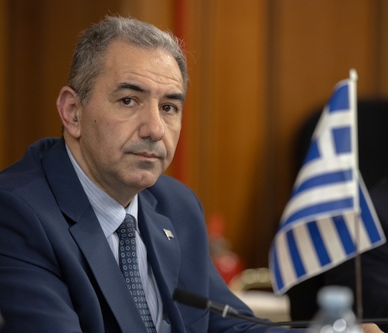 Δρ. Κωνσταντίνος Π. Μπαλωμένος  Πολιτικός Επιστήμονας – Διεθνολόγος: "Για την Ελλάδα δεν υπάρχει λόγος ανησυχίας από τα νέα δεδομένα στη Συρία" 