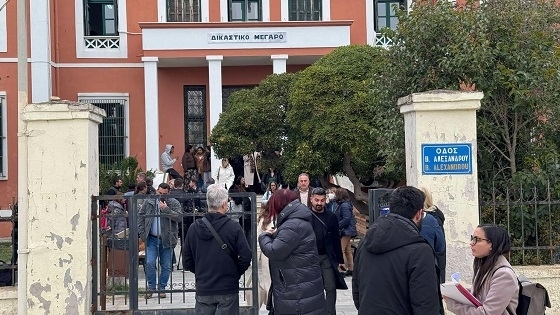 Τους ασκήθηκε κακουργηματική δίωξη για το οπλοστάσιο που μετέφεραν.