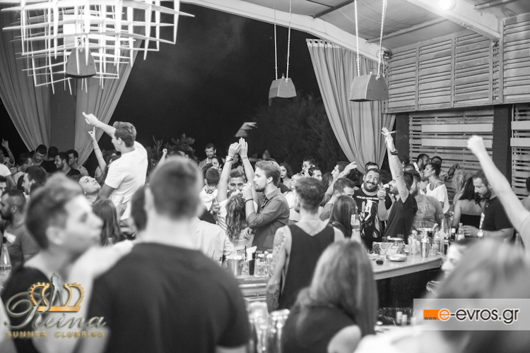 Άνω - κάτω το Reina summer club στο 'Big Band VIP' πάρτυ.