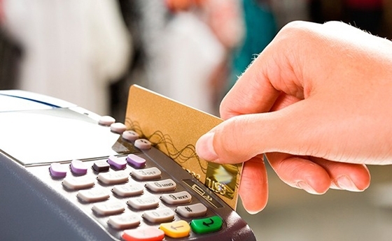 Τι αλλάζει στη ζωή μας με πλαστικό χρήμα και αφορολόγητο