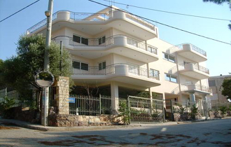 Εξαιρούνται άνεργοι, τρίτεκνες και πολύτεκνες οικογένειες, άτομα με αναπηρία και χρόνια πάσχοντες.