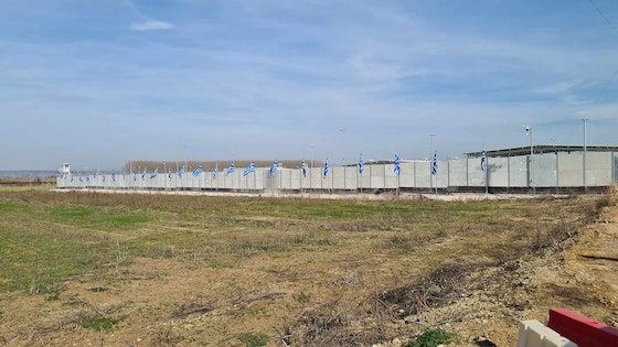 Οι 30 σημαίες συμβολίζουν τις 30 κοινότητες που αγωνίστηκαν για να μην γίνει η επέκταση του ΚΥΤ.