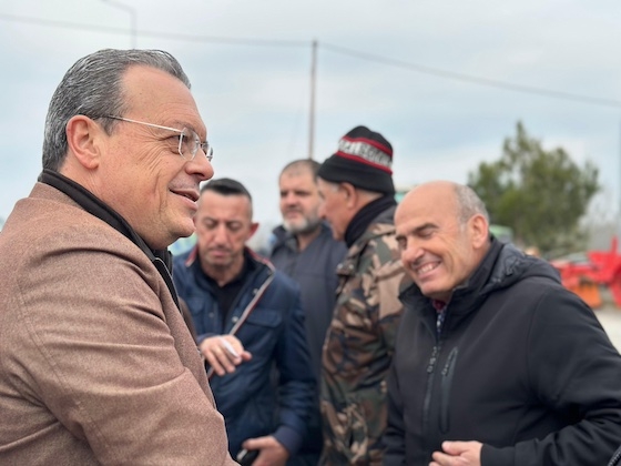 Ο κ. Φάμελλος άκουσε τα προβλήματα των αγροτών που για 17 ημέρες βρίσκονται στο σημείο.