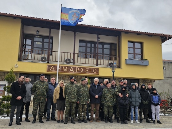 Συγκινητική στιγμή της τελετής ανάρτησης της σημαίας, ο ψαλμός του Εθνικού μας Ύμνου από το σύνολο των παρευρισκομένων.