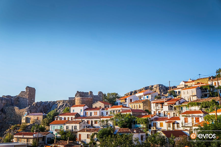 Η σημερινή απουσία λειτουργικού τελωνείου αποτελεί σημαντικό εμπόδιο στην ανάπτυξη του τουρισμού. 