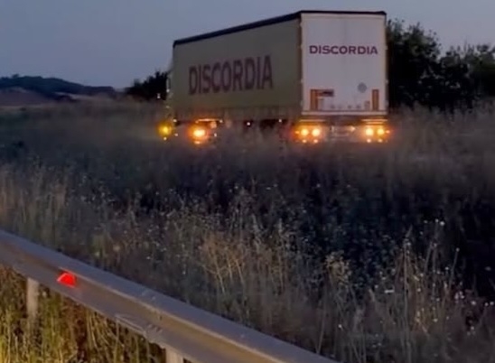 Επικίνδυνες μανούβρες και οχήματα στο αδιέξοδο.