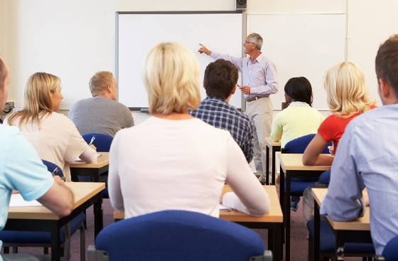 Η φοίτηση διαρκεί 18 μήνες (δύο σχολικά έτη). 