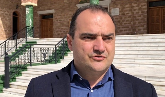 Ομάδες οικογενειών με ανάρμοστες συμπεριφορές εκφοβισμού και απειλών, προσπαθούν να εκτοπίσουν τους ντόπιους κατοίκους.