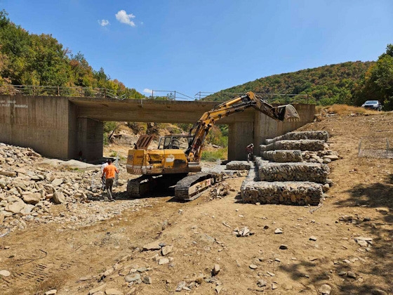 Τα έντονα καιρικά φαινόμενα που έλαβαν χώρα τα προηγούμενα έτη στην ορεινή περιοχή του Δήμου Σουφλίου της Δημοτικής Ενότητας Ορφέα είχαν προκαλέσει την αστοχία της γέφυρας.