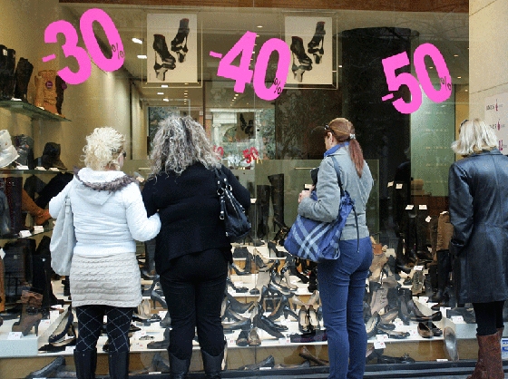 Μετά το Πάσχα οι ενδιάμεσες εκπτώσεις των εμπορικών καταστημάτων