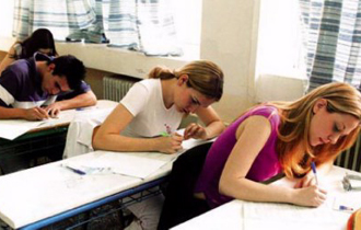 Τέσσερις φορές από Πανελαδικές εξετάσεις θα περνούν οι μαθητές του Λυκείου