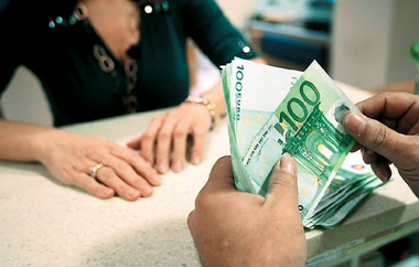 Για ακόμη ένα δίμηνο παρατηρείται στο δήμο μια μείωση του αριθμού των δικαιούχων.