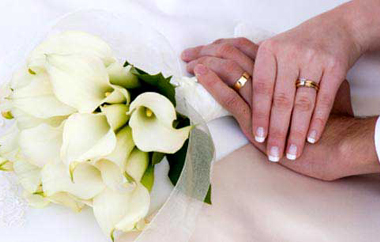 Όλο και περισσότερα ζευγάρια τα τελευταία χρόνια ανταλλάσσουν όρκους αιώνιας πίστης ενώπιον του δημάρχου.