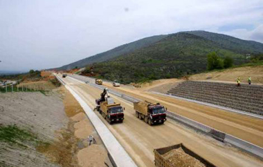 'Το έργο Μάνδρα- Ψαθάδες βρίσκεται σε ακραία και οριακή χρονικά εμπλοκή.'