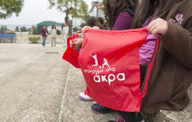 Περισσότεροι από 2.500 μαθητές έλαβαν δωρεάν αθλητικό εξοπλισμό.