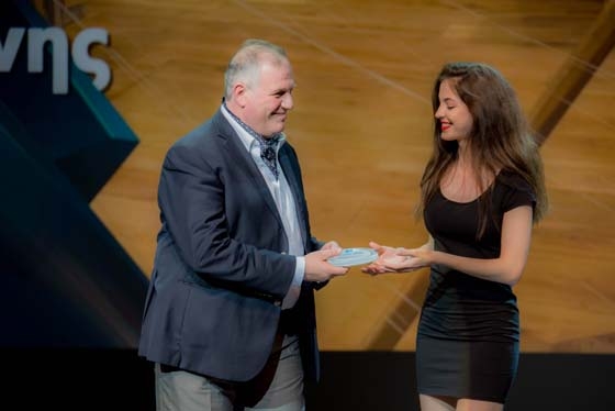 Ο κ. Τσιακίρης τη στιγμή της βράβευσης 