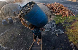 Το δουλεμπόριο σε διάφορα σημεία του πλανήτη καλά κρατεί, ως μία από τις πλέον προσοδοφόρες πρακτικές πλουτισμού! 