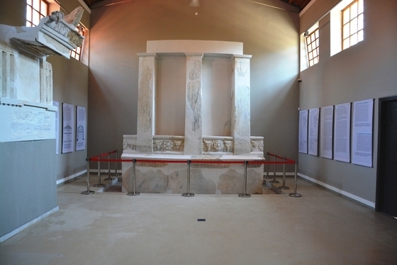 Το Αρχαιολογικό Μουσείο της Παλιάπολης Σαμοθράκης φιλοξενεί μεγάλο μέρος από τα ευρήματα των ανασκαφών που έχουν πραγματοποιηθεί κατά τον 20ο αιώνα στην αρχαία πόλη