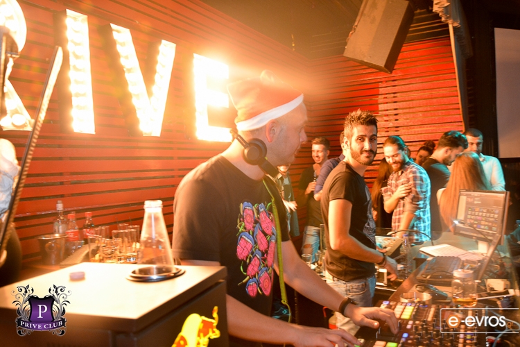 Παρασκευή βράδυ στο Prive Club με χριστουγεννιάτικη διάθεση