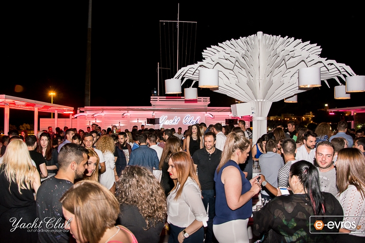 Yacht Club: Παρασκευή βράδυ στην πιο όμορφη ταράτσα της πόλης.