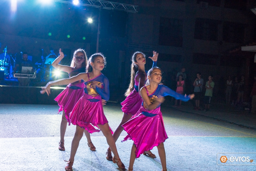 Μαθητικά και τοπικά μουσικά συγκροτήματα, dj's και χορευτικές παρουσιάσεις σε μια συναυλία για τη Ζωή. 