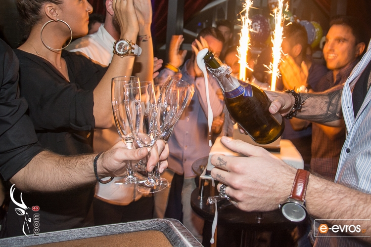 "One Year Anniversary Party" στο Room 6.