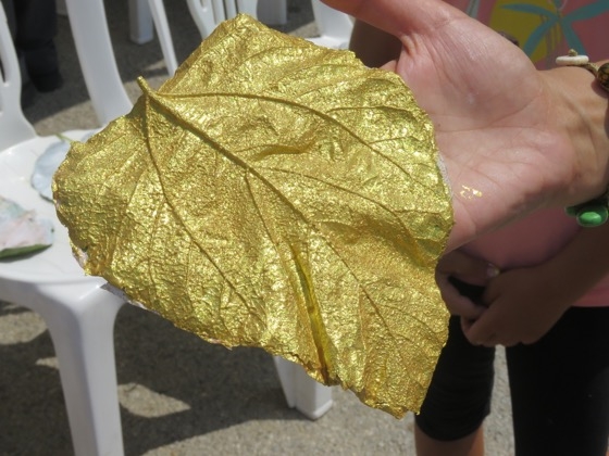 «Φύλλα μουριάς από πηλό»