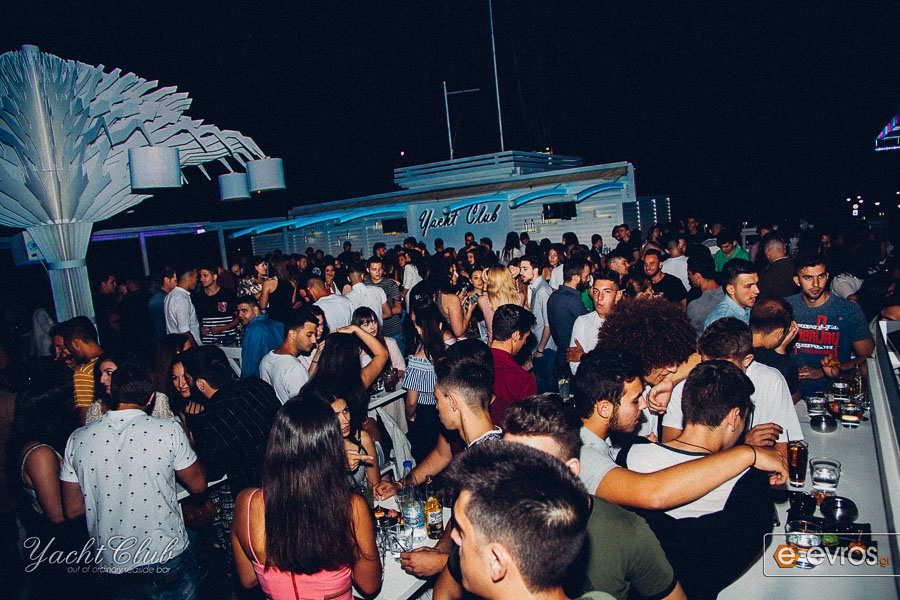 Με ανεβασμένη διάθεση και πλημμυρισμένο από κόσμο το opening του Yacht Club
