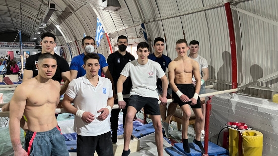 Σύσσωμη η Εθνική Ομάδα Ενόργανης Γυμναστικής μαζί με του Ομοσπονδιακούς προπονητές