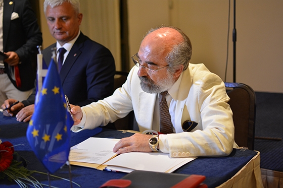 Ο Δήμαρχος Αλεξανδρούπολης και ο Δήμαρχος Αγ. Πετρούπολης υπογράφουν το πρωτόκολλο συνεργασίας