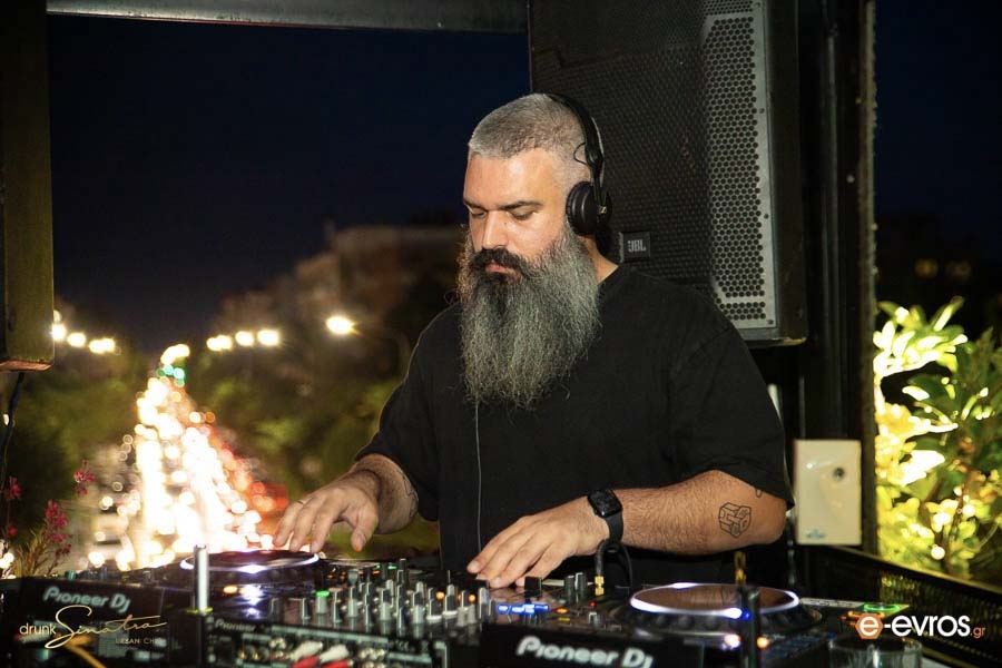 "Χαμό" έκανε o dj Andreas Athineos στο roof garden του Drunk Sinatra