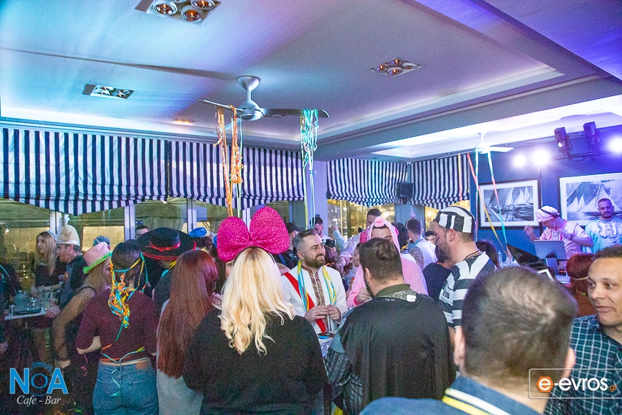 Τα "σπάσαμε" στο πάρτι μασκέ στο ΝΟΑ cafe bar, στο λιμάνι