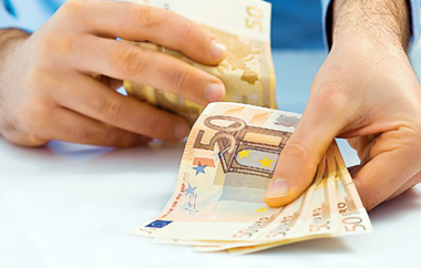 Ξεκινά η εφαρμογή του πιλοτικά σε 13 δήμους.