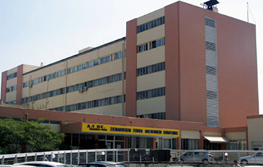 Παρά τα όσο ακούγονται για τα φακελάκια στα νοσοκομεία, υπάρχουν γιατροί που κάνουν το αντίστροφο.