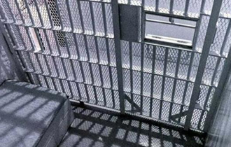 Κρατείτο εδώ και 20 ημέρες σε πειθαρχικό κελί μαζί με άλλο άτομο.