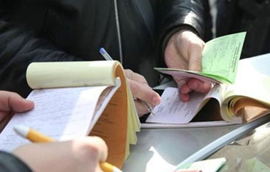 Τις παραλίες όλης της χώρας ετοιμάζονται να 'οργώσουν' οι επιθεωρητές.