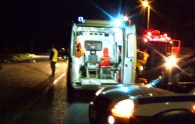 Παρέσυρε με το αυτοκίνητό του και τραυμάτισε θανάσιμα δύο άντρες.