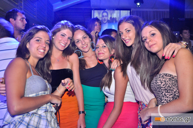 Reina summer club nights στην Αλεξανδρούπολη.