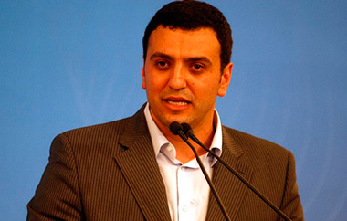 Κατά τη διάρκεια της επίσκεψής του, θα πραγματοποιηθεί σύσκεψη με τον Γενικό Επιθεωρητή Κλάδου Αλλοδαπών & Προστασίας Συνόρων, Αντιστράτηγο Εμμανουήλ Κατριαδάκη.