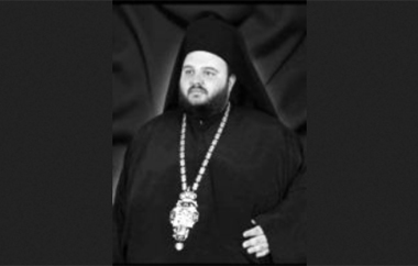 Κληρικοί, συγγενείς, φίλοι και πνευματικά τέκνα αποχαιρέτισαν το Αρχιμανδρίτη Αγαθάγγελο Πιστόλα.