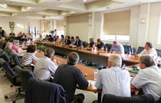 Αναβλήθηκε η χθεσινή συνεδρίαση του Δημοτικού Συμβουλίου Δήμου Αλεξανδρούπολης έπειτα από την προσφυγή του επικεφαλής της παράταξης ΑΝΑΣΑ κ. Παύλου Μιχαηλίδη στην Αποκεντρωμένη Διοίκηση