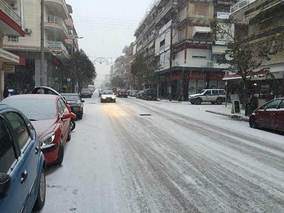Πυκνό χιόνι πέφτει από νωρίς το πρωί στον Β. Έβρο