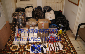 Οι λιμενικοί συνέλαβαν έναν 31χρονο ημεδαπό για λαθρεμπόριο και οπλοκατοχή.