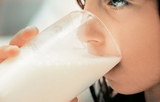 Δεν προβλέπεται δωρεάν διανομή, αλλά ενίσχυση επί της τιμής διάθεσης του γάλακτος.