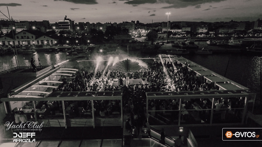 DJeff Afrozila και DaMike στην ταράτσα του Yacht club, στο λιμάνι
