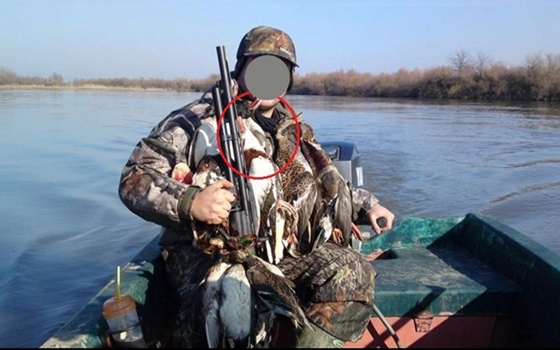 Επεδείκνυε θηράματα μεταξύ των οποίων προστατευόμενα είδη