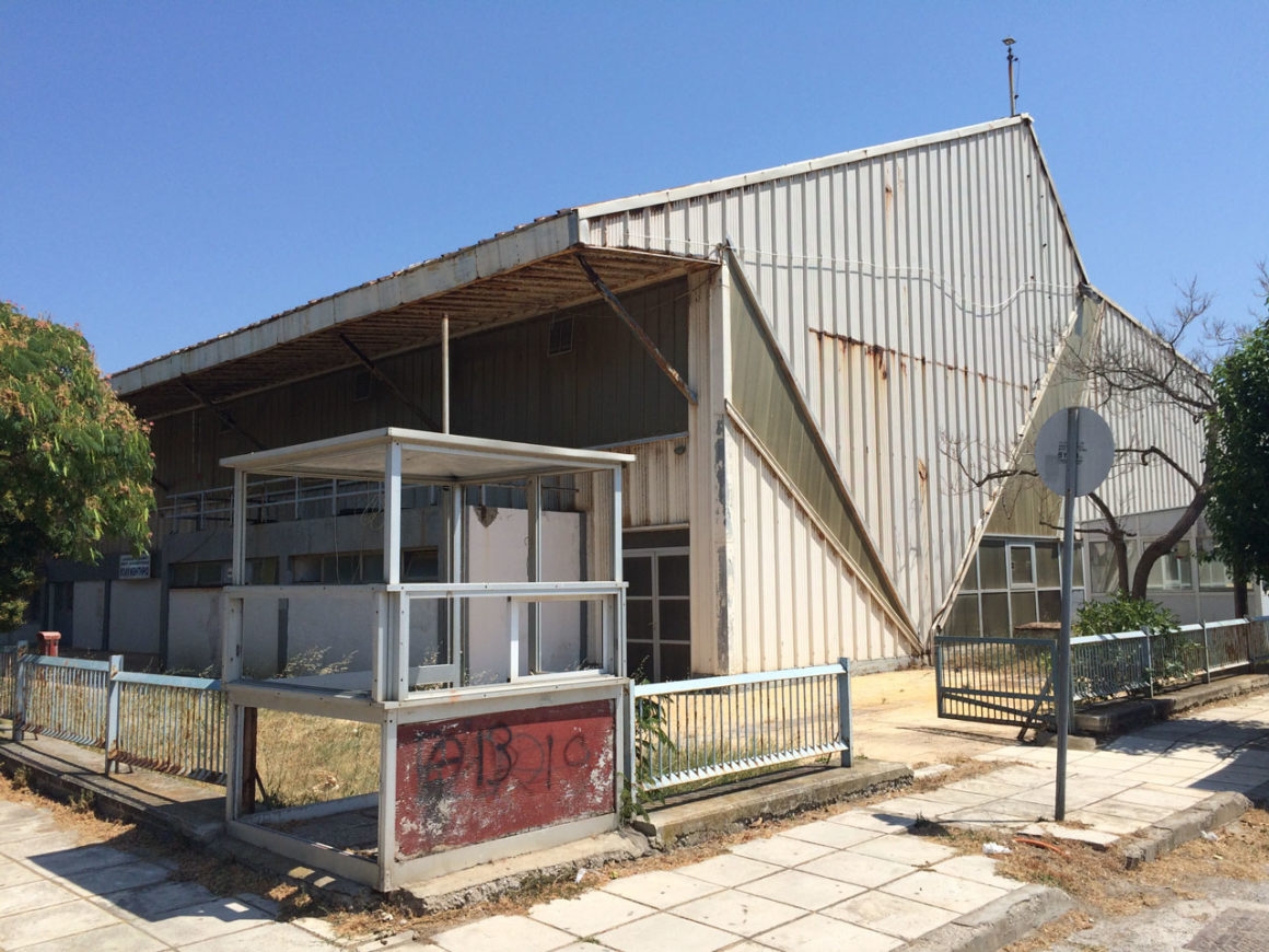 Τα δύο νέα γήπεδα τένις θα εγερθούν στη θέση των πισινών του παλιού κολυμβητηρίου.